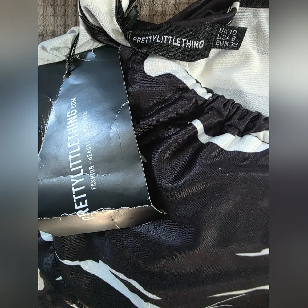 PRETTY LITTLE THING l Bodycon Dress - Picture 7 of 7